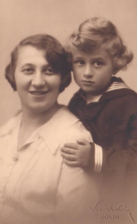 Aunt Elsa Steinová with her son Ota in Kolín