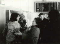 Eliška Krausová with her mother - first arrival from emigration, Prague airport, December 1982