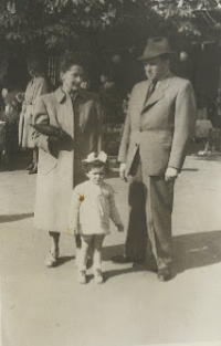 Eliška Krausová with her parents, 1949