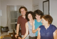 Eliška Krausová, sister Kateřina and mother visiting her brother Michal in America, 1987