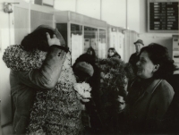 Eliška Krausová - first arrival from emigration, Prague airport, December 1982