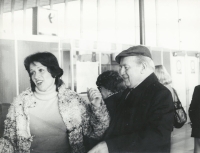 Eliška Krausová with her father - first arrival from emigration, Prague airport, December 1982