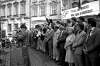 Political public campaign in June 1990, Jiří Sova at the microphone