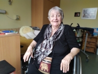 Eva Mečlová during a shooting in the Františkov retirement home in March 2022