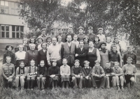 5th class, Dušana Janská - 3rd row, third from the left