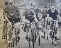 Příprava na Závod míru, duben 1960, Révay uprostřed vzadu