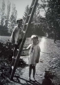 The sons of Olga Garrigue Masaryk-Revilliod, the grandsons of Tomáš Garrigue Masaryk. The photograph was taken by Jan Sláma's father, who worked as a tutor for the Revolliods during his stay in Geneva at in the 1920s/1930s. 