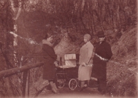 1931, Magdalena Ženčáková in a pram. On the right are her parents Josefka and Antonín, on the left is her sister Běluška Knopová