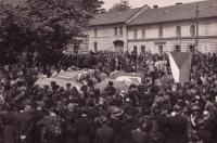 Funeral after the massacre in Kožušany, 16 May 1945