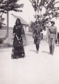 Funeral after the massacre in Kožušany, 16 May 1945