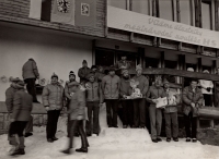 Mezinárodní závod ve Špindlerově Mlýně v únoru 1982, Stanislav Groh skončil třetí, na fotografii ale není