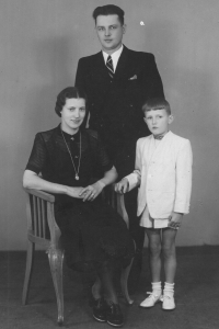 Witness Miroslav Čuban as a child with his parents František Čuban and Hana Čubanová in 1943