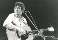 Jakub Noha playing in Kutná Hora, 1985, photo by Miloš Truhlář