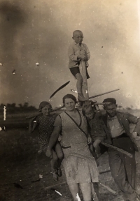 Václav Vycpálek and his aunt below him, early 1930s