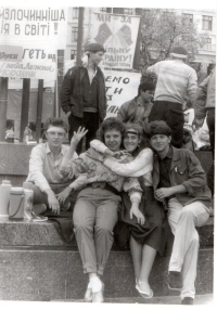 Among the participants of the Revolution on Granite with her friend, a student of the Pedagogical Institute Svitlana Kovalenko. 1990  