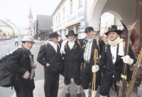 Aleš Suk second from the left: the Association of Skiers in Historical Clothing in Podkrkonoší, 2010