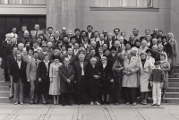 Hronov amateur actors at a reunion in 1980, Libor Kubina in the middle in a suit