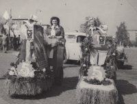 1950s, Marie Kirchnerová on the right