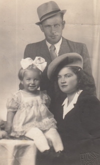 Blanka Slunečková with her parents, 1946