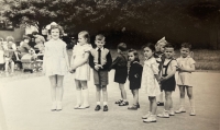 Jana Honomichlová (top centre) in the kindergarten in Lodní Street in Pilsen, Karlov, 1955