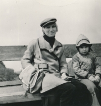 Hana Hlaváčková with her daughter Jitka, the 1980s