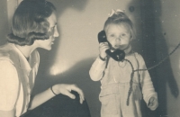 Hana Hlaváčková with her mother, the 1940s