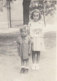 Jaroslava Svobodová with her older sister Bohuslava at the First Holy Communion, 1951