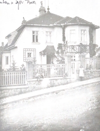 The house on Krondlova Street where Alena Štěpánková Veselá grew up (1927)