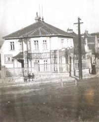 The house on Krondlova Street where Alena Štěpánková Veselá grew up (1927)