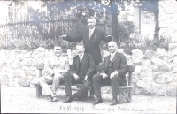 Father Vítězslav Veselý with his fellow chemists. In the middle Emil Votoček, 1927