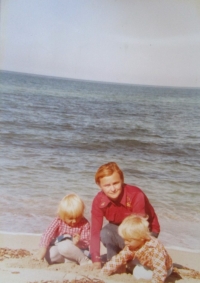 Bohumíra Matulíková with her children in Libya (around 1977)