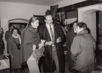 Jan Vondrouš (uprostřed) se španělskou princeznou Cristinou de Borbón y de Grecia, Český Krumlov, 1991/1992