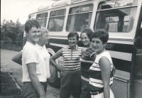 Věra Hrabáková (zcela vlevo) na soustředění reprezentace v Třeboni, 1968