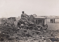 Stavba Lidového domu Karlov kolem roku 1930