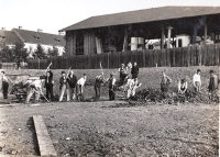 Stavba Lidového domu Karlov kolem roku 1930