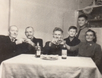 From left: uncles Möckl, father-in-law Albín Möckl, cousin of husband Walter Zankl, husband Herbert Möckl in the back, mother-in-law Emma Möckl