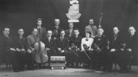 Musical group Arbeit und Freude, Hans Lau standing first from the left, 1950s