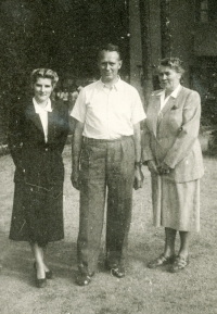 From the left: half-sister of Zdenka Pospíšilová Marie Beinhauerová, Alois Beinhauer and his wife Eliška, 1930s