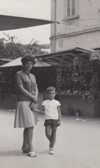 Vladimír Nadrchal's wife and his daughter at the turn of the 1960s and 1970s