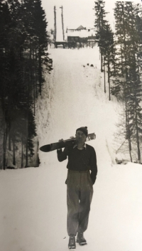 Kurt Gernert pod Šachtami po zaskočení osobního rekordu 76 metrů, 1954 