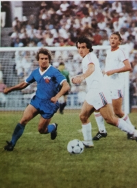 Ladislav Vízek in the 1980 Olympic final in Moscow against an opponent from the German Democratic Republic. Behind him is Jan Berger. The national team won 1:0 and won the gold medals