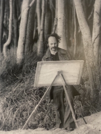 Antonín Vojtek during painting in Rügen, Germany