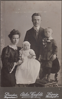 Parents with Josef Roubíček's father, Leipzig, 1907