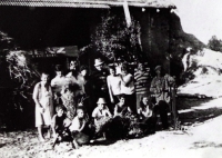 V. Gut's family during the harvest (1970s)