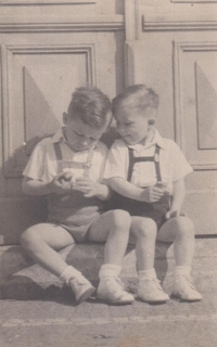 Jan Kaňák (right) and his older brother Karel in 1955