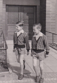 Jan Kaňák (right) and his older brother Karel in 1962