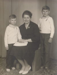 Pavel Veverka with his mother and brother