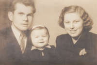 Pavel Veverka with parents, 1953