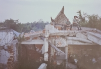 Observation post at the mass grave on the roof of a demolished mosque, Jan Svoboda, first from left, near Omarska, 1999