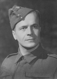 Father in uniform of President Edvard Beneš's guard, London 1941